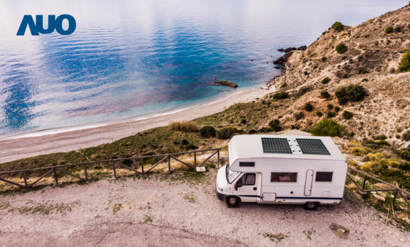 「可撓輕量化太陽光電板SunCurva」使用輕量特殊耐候型複合板取代傳統太陽能板的玻璃前板，不僅降低70%重量，每米平方僅3Kg；具有抗衝擊性能及通過電磁相容性測試，可應用於交通運輸工具，如露營車、遊艇等